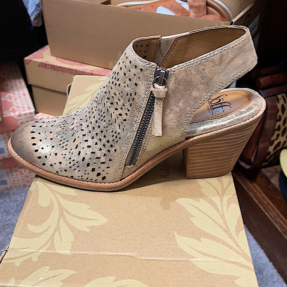 NIB SOFFT Booties